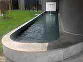 Vodní fontána s umyvadlem z nerezové oceli